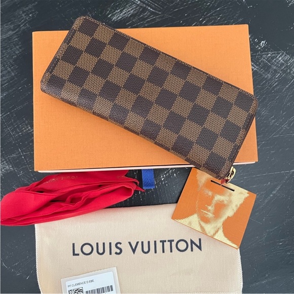 ⭐️SOLD⭐️Louis Vuitton Clemence Wallet - Picture 4 of 17